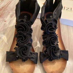 Black ladies Sandals sz 36